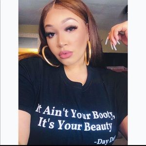 “It ain’t your booty, it’s your beauty” t-shirt